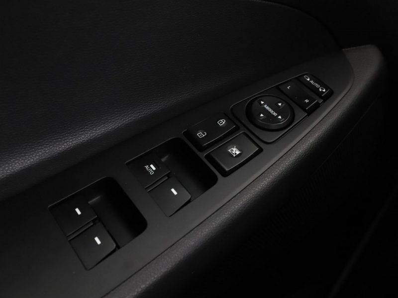 Hyundai Tucson klima auto grzane fotele navi bluetooth PDC III (2015-2020)