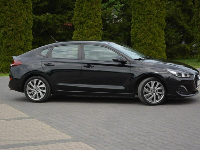 Hyundai i30 Fastback Navi Ledy Grzana Kierownica Asysten pasa 1-ręce ASO III (2017-)