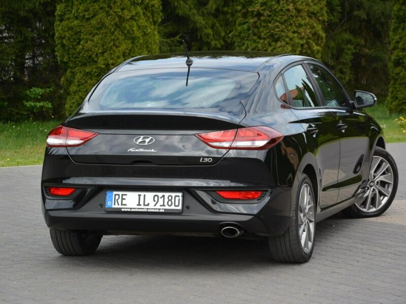 Hyundai i30 Fastback Navi Ledy Grzana Kierownica Asysten pasa 1-ręce ASO III (2017-)