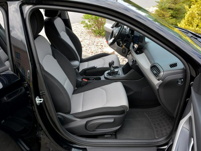 Hyundai i30 Fastback Navi Ledy Grzana Kierownica Asysten pasa 1-ręce ASO III (2017-)