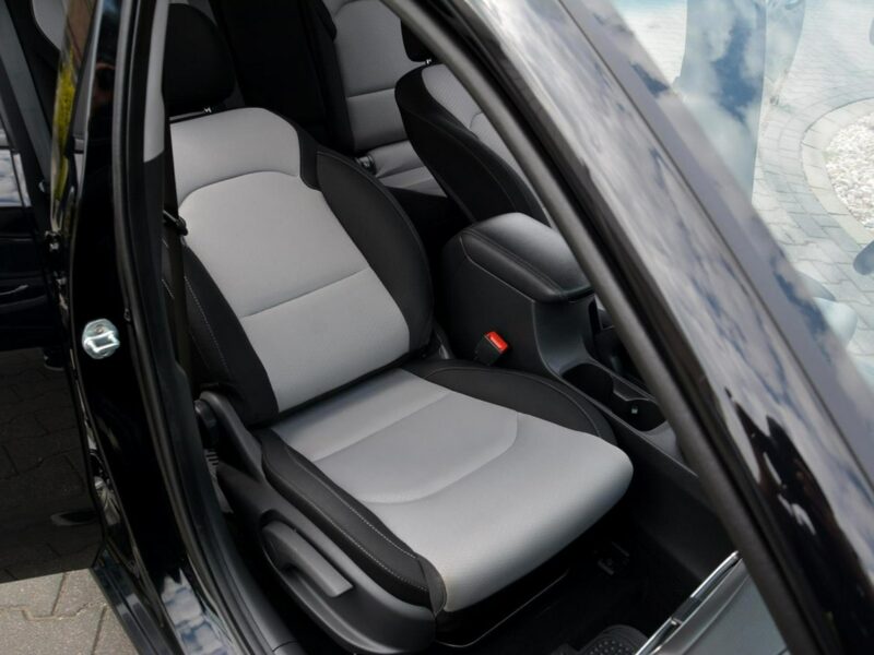 Hyundai i30 Fastback Navi Ledy Grzana Kierownica Asysten pasa 1-ręce ASO III (2017-)