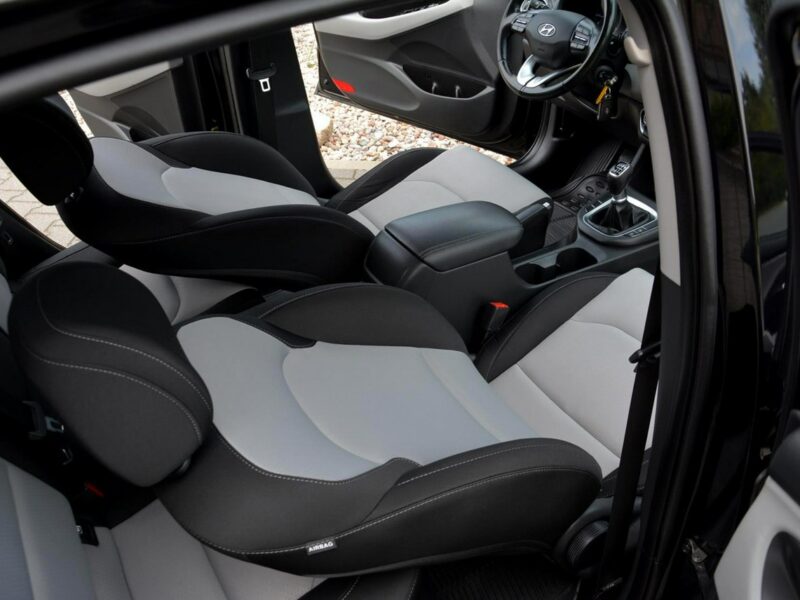 Hyundai i30 Fastback Navi Ledy Grzana Kierownica Asysten pasa 1-ręce ASO III (2017-)