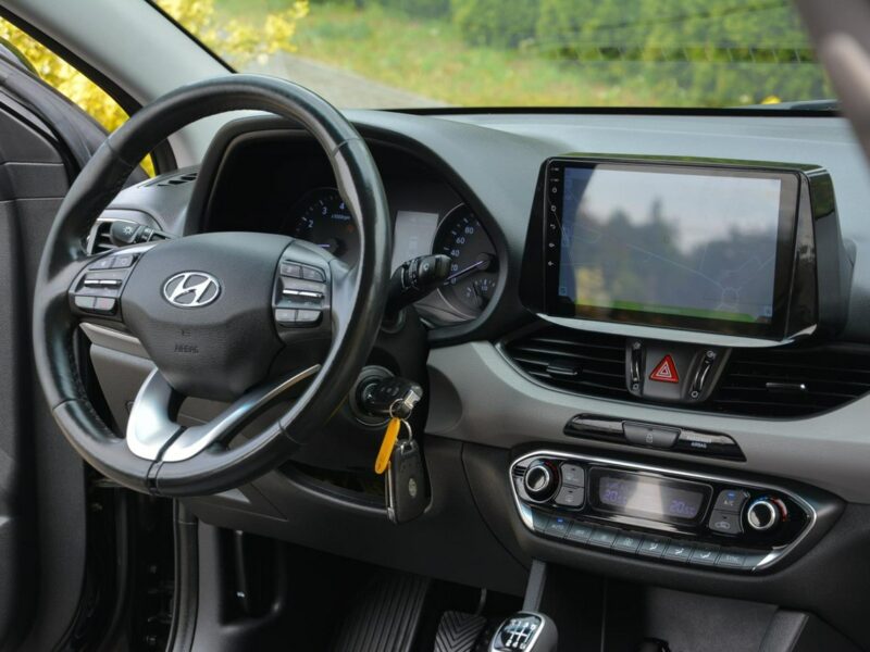 Hyundai i30 Fastback Navi Ledy Grzana Kierownica Asysten pasa 1-ręce ASO III (2017-)