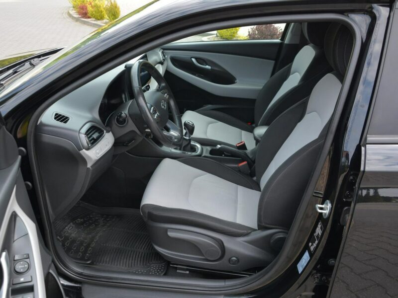 Hyundai i30 Fastback Navi Ledy Grzana Kierownica Asysten pasa 1-ręce ASO III (2017-)