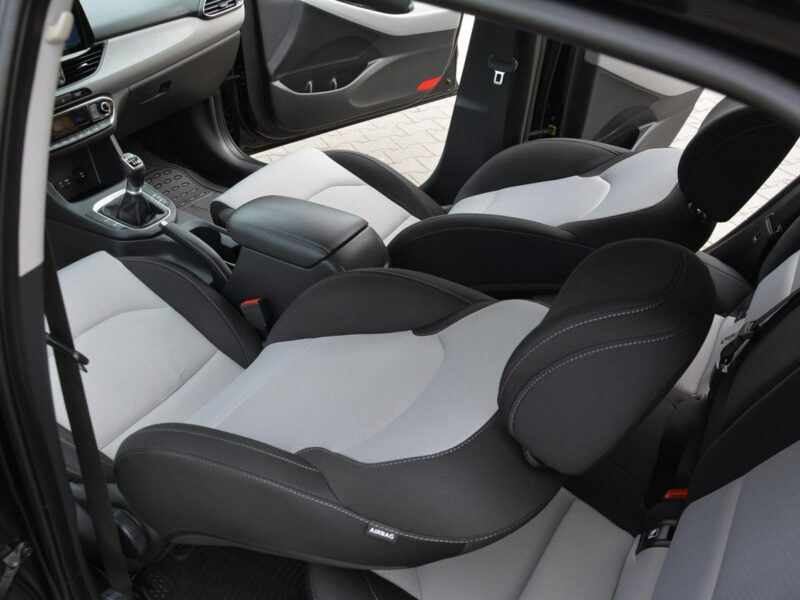 Hyundai i30 Fastback Navi Ledy Grzana Kierownica Asysten pasa 1-ręce ASO III (2017-)