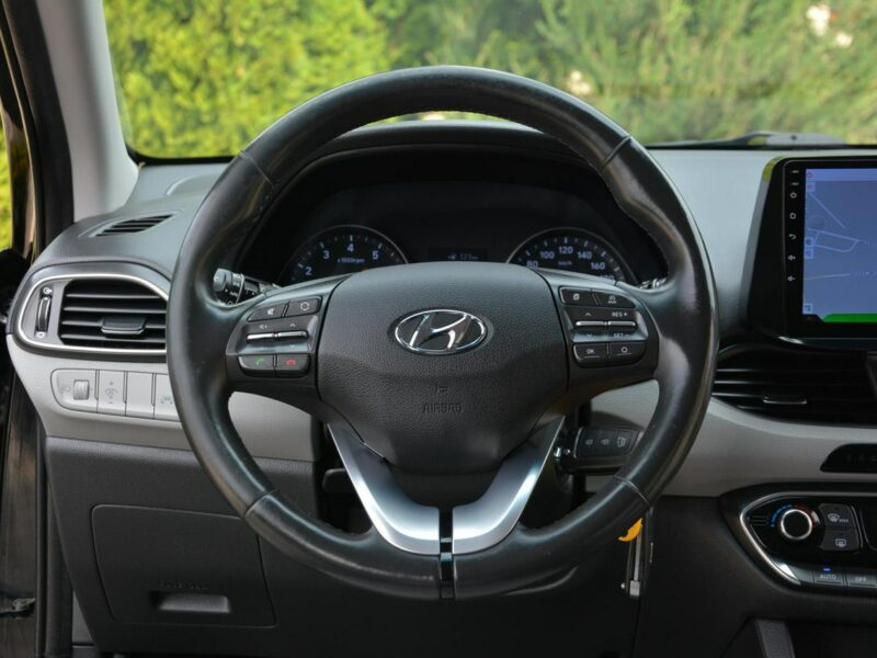 Hyundai i30 Fastback Navi Ledy Grzana Kierownica Asysten pasa 1-ręce ASO III (2017-)