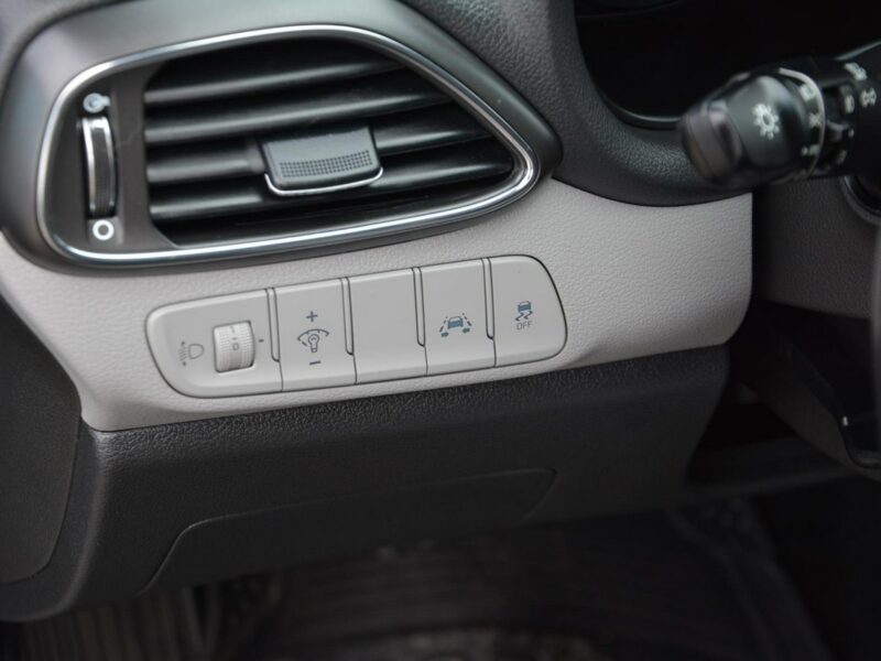 Hyundai i30 Fastback Navi Ledy Grzana Kierownica Asysten pasa 1-ręce ASO III (2017-)