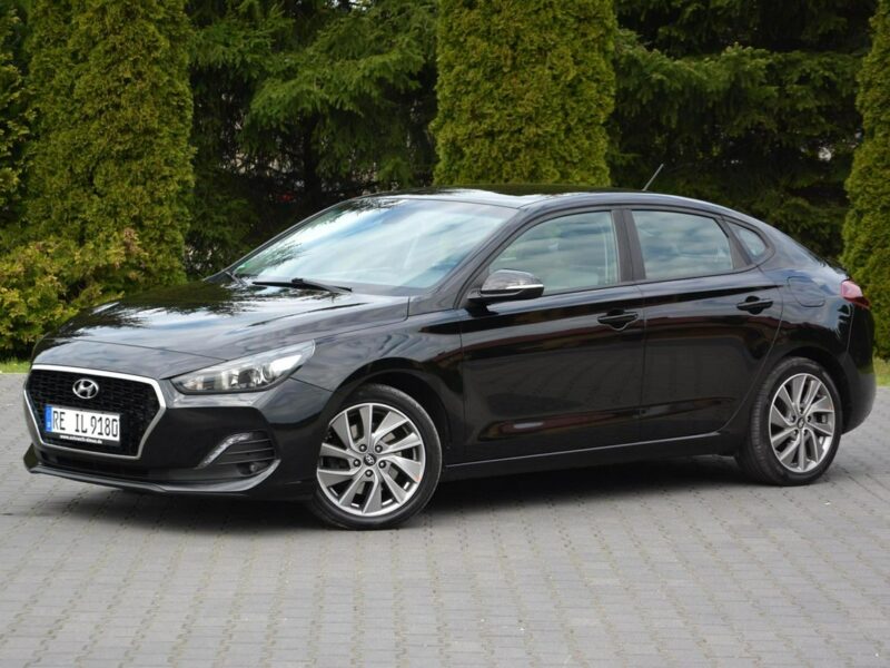 Hyundai i30 Fastback Navi Ledy Grzana Kierownica Asysten pasa 1-ręce ASO III (2017-)