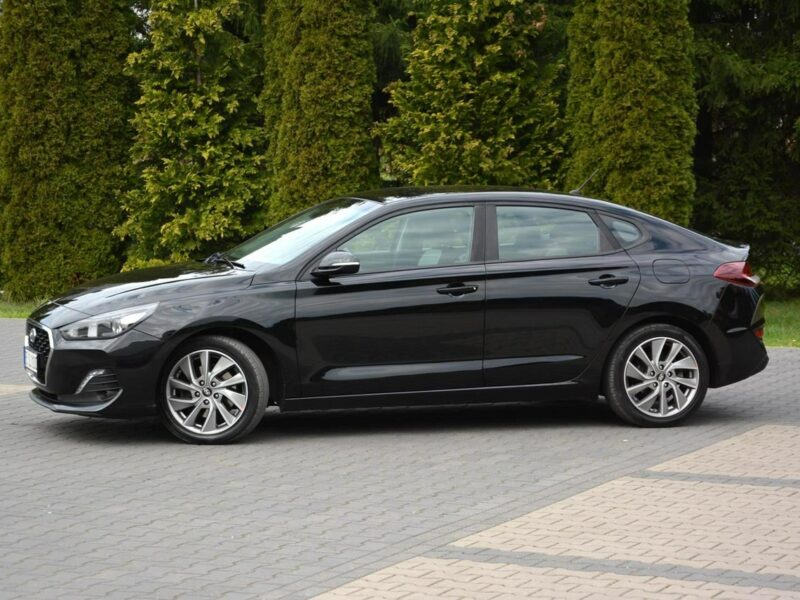 Hyundai i30 Fastback Navi Ledy Grzana Kierownica Asysten pasa 1-ręce ASO III (2017-)