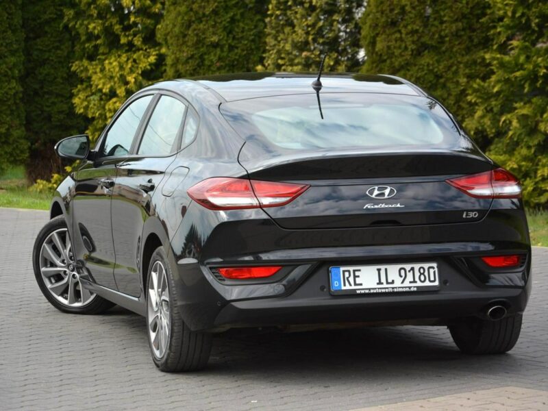 Hyundai i30 Fastback Navi Ledy Grzana Kierownica Asysten pasa 1-ręce ASO III (2017-)