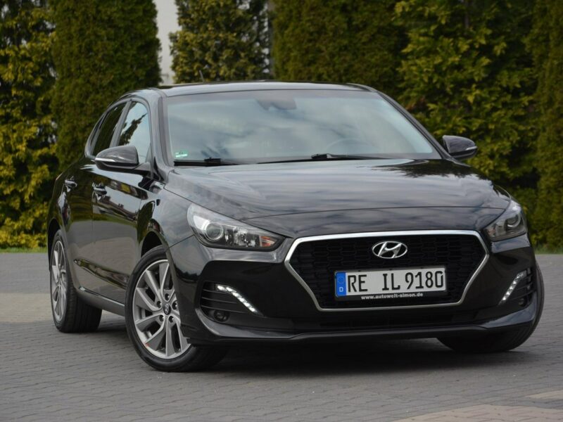 Hyundai i30 Fastback Navi Ledy Grzana Kierownica Asysten pasa 1-ręce ASO III (2017-)