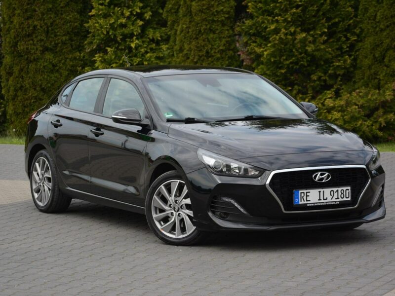 Hyundai i30 Fastback Navi Ledy Grzana Kierownica Asysten pasa 1-ręce ASO III (2017-)