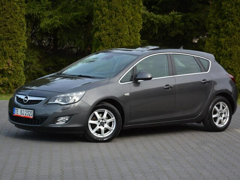 Opel Astra bi-Xenon Ledy Navi Szyber Parktronic Chrom 2xParkt J (2009-2019)