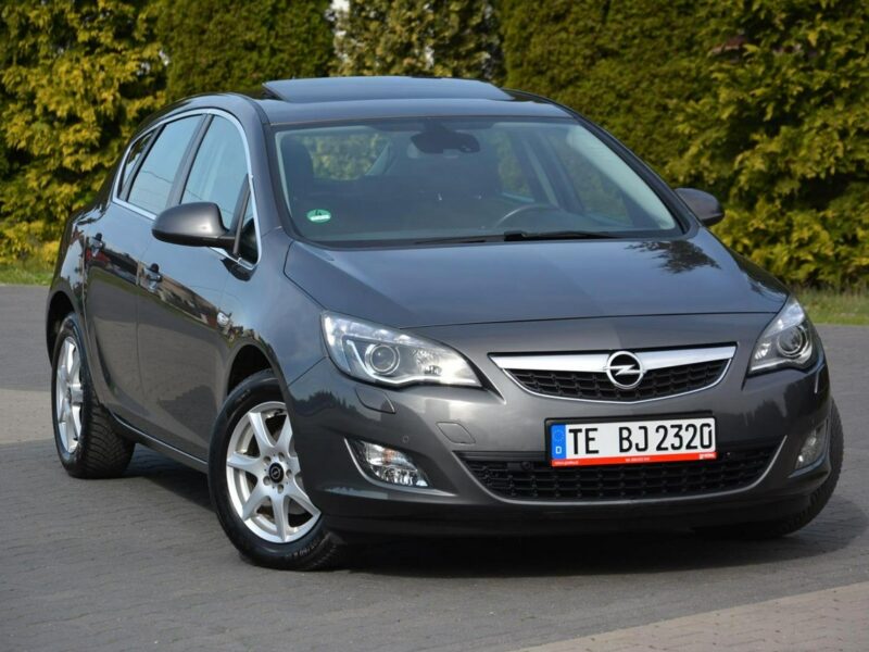 Opel Astra bi-Xenon Ledy Navi Szyber Parktronic Chrom 2xParkt J (2009-2019)
