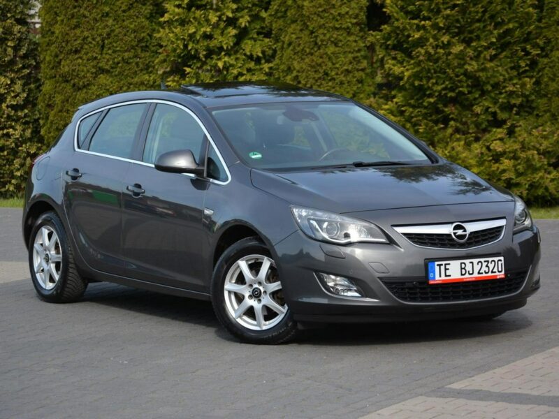 Opel Astra bi-Xenon Ledy Navi Szyber Parktronic Chrom 2xParkt J (2009-2019)