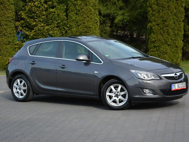 Opel Astra bi-Xenon Ledy Navi Szyber Parktronic Chrom 2xParkt J (2009-2019)