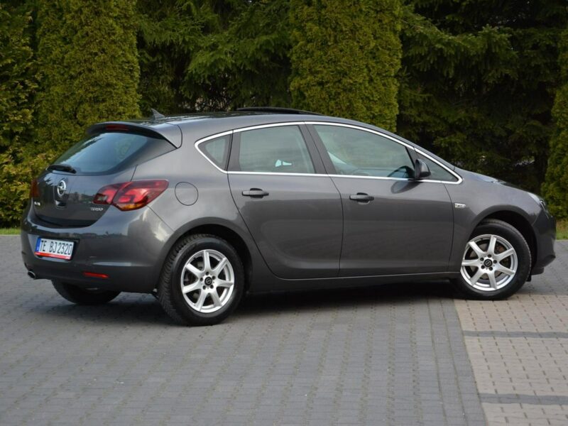Opel Astra bi-Xenon Ledy Navi Szyber Parktronic Chrom 2xParkt J (2009-2019)