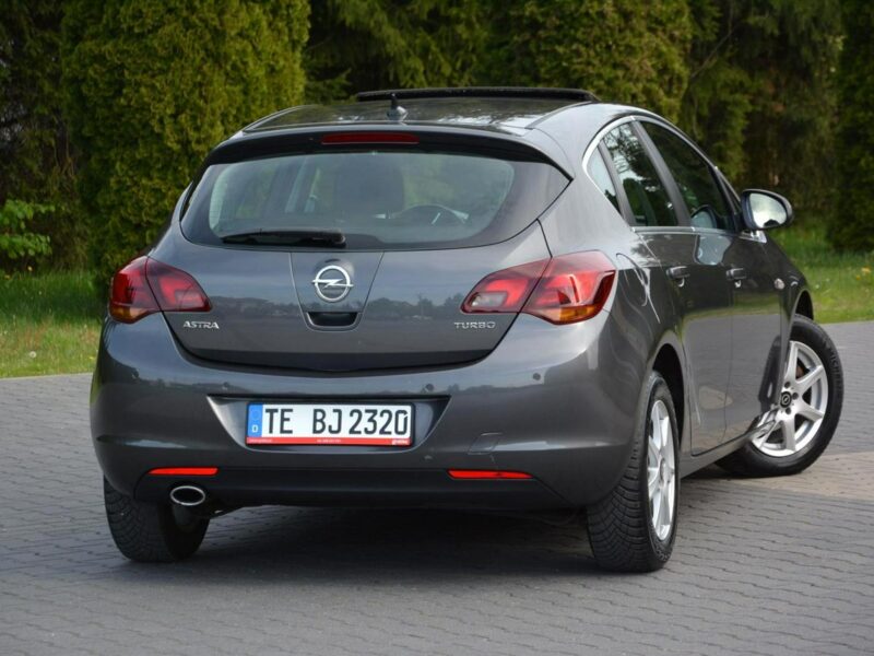 Opel Astra bi-Xenon Ledy Navi Szyber Parktronic Chrom 2xParkt J (2009-2019)