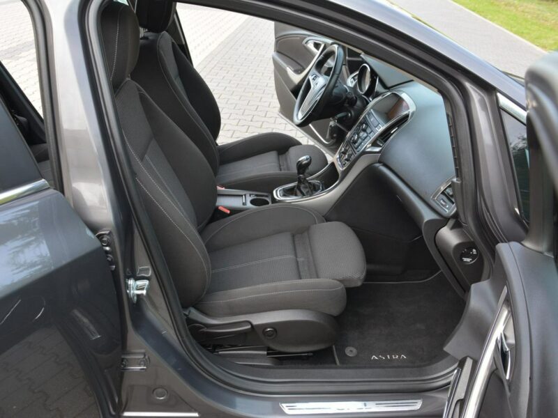 Opel Astra bi-Xenon Ledy Navi Szyber Parktronic Chrom 2xParkt J (2009-2019)