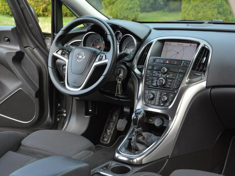 Opel Astra bi-Xenon Ledy Navi Szyber Parktronic Chrom 2xParkt J (2009-2019)