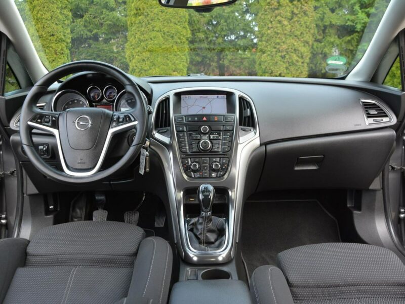 Opel Astra bi-Xenon Ledy Navi Szyber Parktronic Chrom 2xParkt J (2009-2019)
