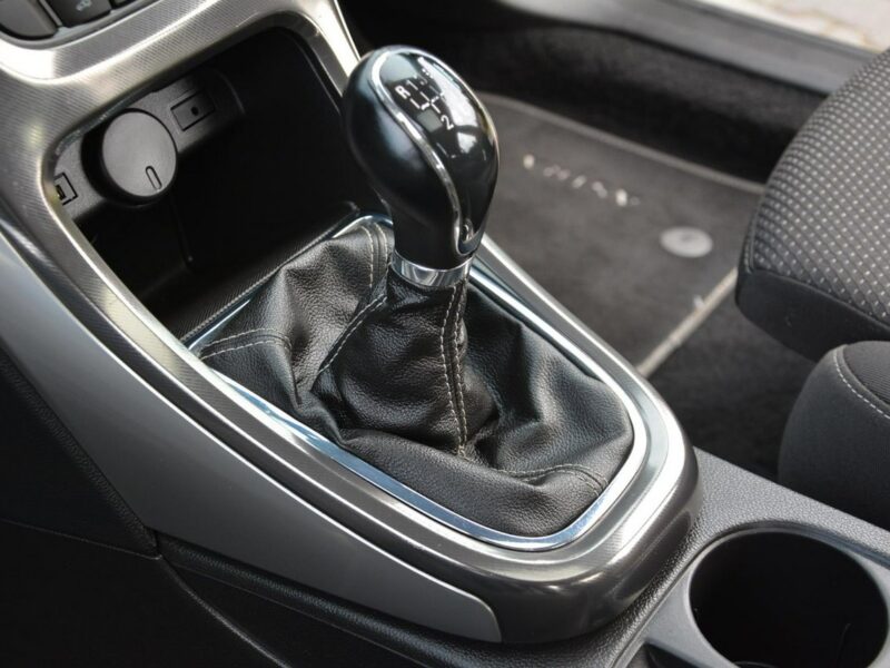 Opel Astra bi-Xenon Ledy Navi Szyber Parktronic Chrom 2xParkt J (2009-2019)
