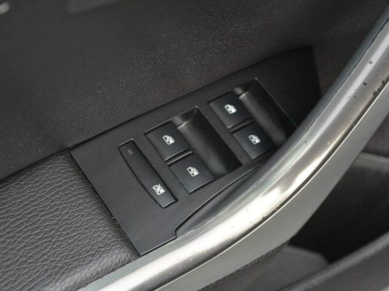 Opel Astra bi-Xenon Ledy Navi Szyber Parktronic Chrom 2xParkt J (2009-2019)