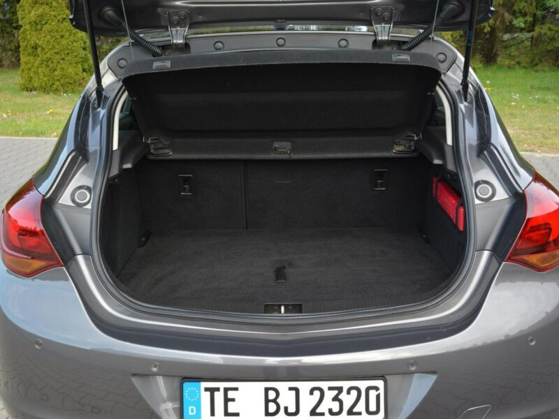 Opel Astra bi-Xenon Ledy Navi Szyber Parktronic Chrom 2xParkt J (2009-2019)