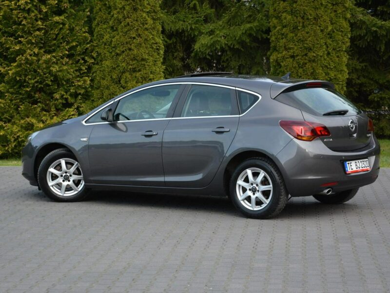 Opel Astra bi-Xenon Ledy Navi Szyber Parktronic Chrom 2xParkt J (2009-2019)