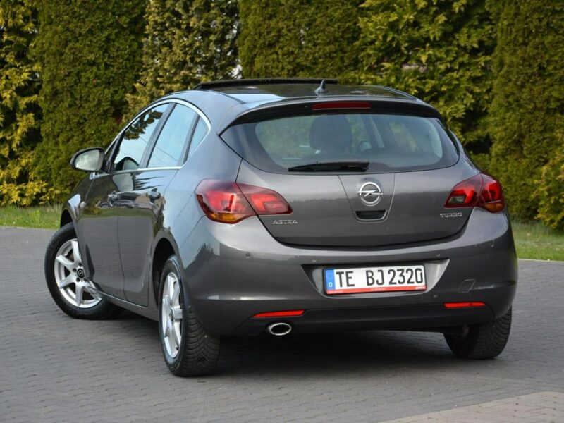 Opel Astra bi-Xenon Ledy Navi Szyber Parktronic Chrom 2xParkt J (2009-2019)