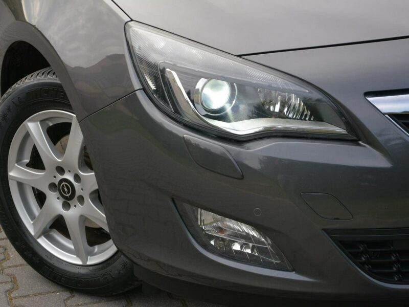 Opel Astra bi-Xenon Ledy Navi Szyber Parktronic Chrom 2xParkt J (2009-2019)