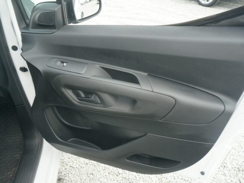 Opel Combo 1.5 CDTI/131 KM Cargo XL 2,4t Essential Salon PL Fvat 23% PO9SM26 E (2018-)