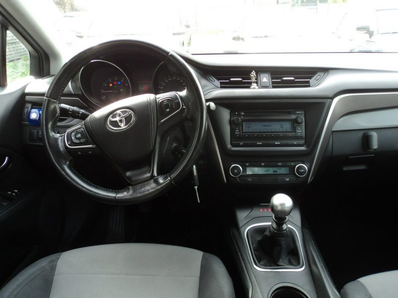 Toyota Avensis sprzedam Toyote AVENSIS 1.8 B salon polska nowe opony III (2009-)
