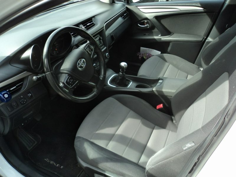 Toyota Avensis sprzedam Toyote AVENSIS 1.8 B salon polska nowe opony III (2009-)