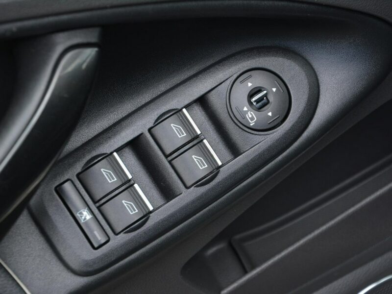 Ford Kuga Individual ST 4x4 bi-Xenon Navi Kamera Skóry Panorama Alu 18 Hak I (2008-2012)