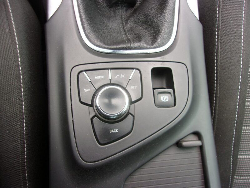 Opel Insignia Klimatronic 2-stref, Podgrz. fotele, 2 kpl. kół, Hatchback, Alu A (2008-2017)