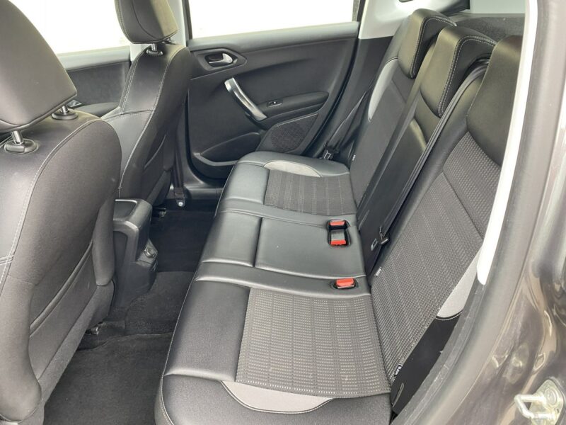 Peugeot 2008 Benzyna, tempomat, nawigacja dotykowa,klimatronik, isofix, hak, parktr I (2013-2019)