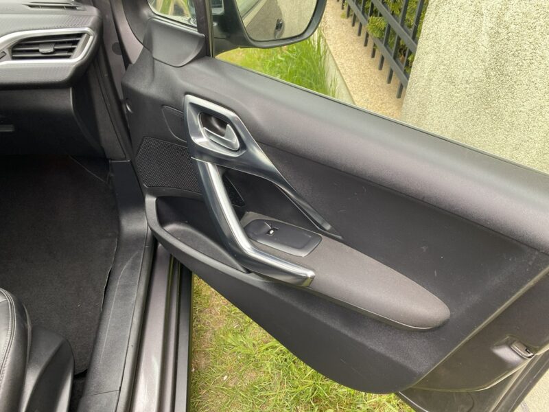 Peugeot 2008 Benzyna, tempomat, nawigacja dotykowa,klimatronik, isofix, hak, parktr I (2013-2019)