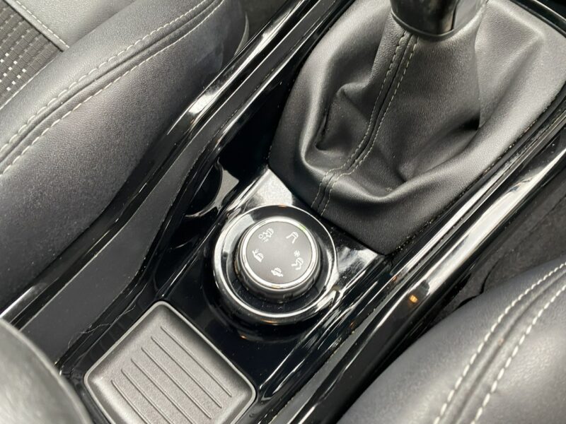 Peugeot 2008 Benzyna, tempomat, nawigacja dotykowa,klimatronik, isofix, hak, parktr I (2013-2019)