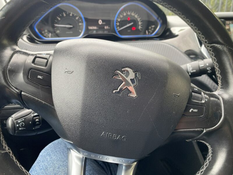 Peugeot 2008 Benzyna, tempomat, nawigacja dotykowa,klimatronik, isofix, hak, parktr I (2013-2019)