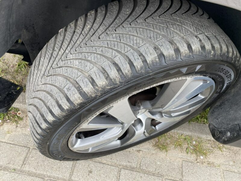 Peugeot 2008 Benzyna, tempomat, nawigacja dotykowa,klimatronik, isofix, hak, parktr I (2013-2019)