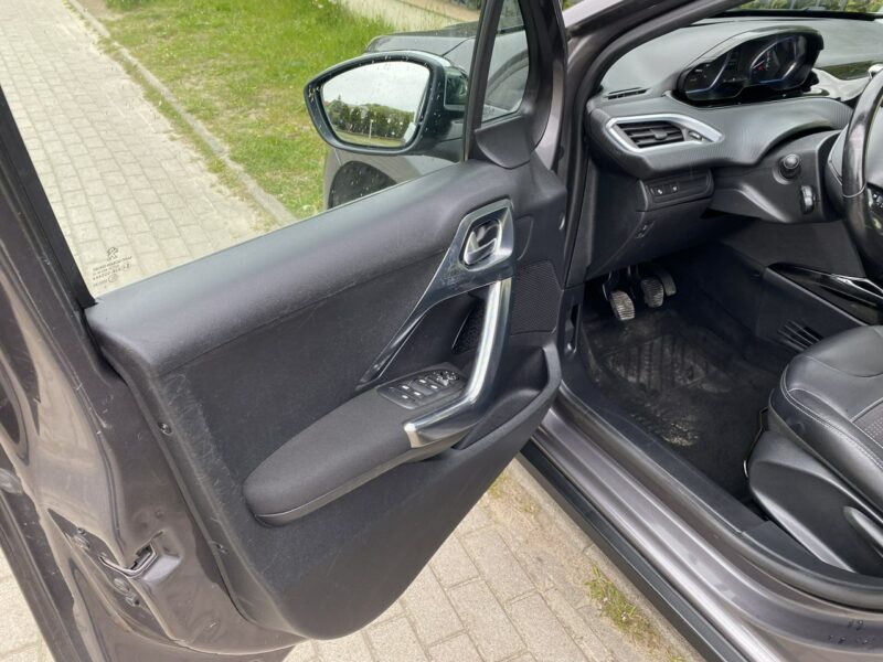 Peugeot 2008 Benzyna, tempomat, nawigacja dotykowa,klimatronik, isofix, hak, parktr I (2013-2019)