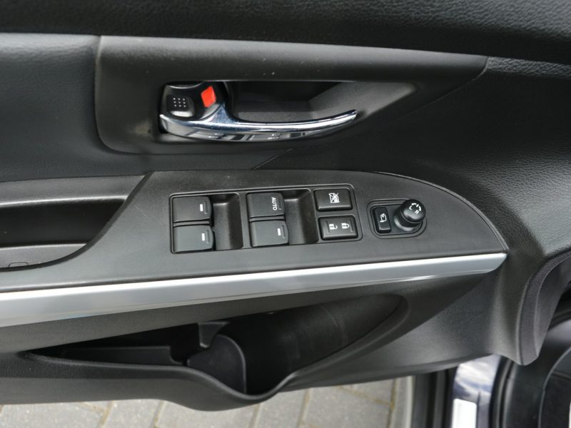 Suzuki SX4 S-Cross 1.6 DDiS Serwis Bi-Xenon LED Panoramadach Navi Kamera 175tys.km