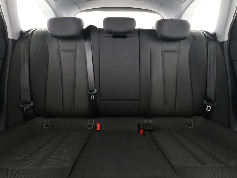 Audi A4 S-Tronic lift LED virtual cocpit navi klima auto (3 strefy) czujniki p B9 (2015-)