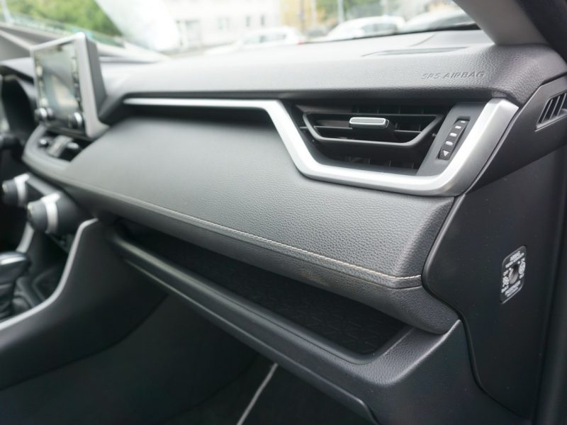 Toyota RAV-4 polski salon, faktura VAT, bogate wyposażenie V (2018)