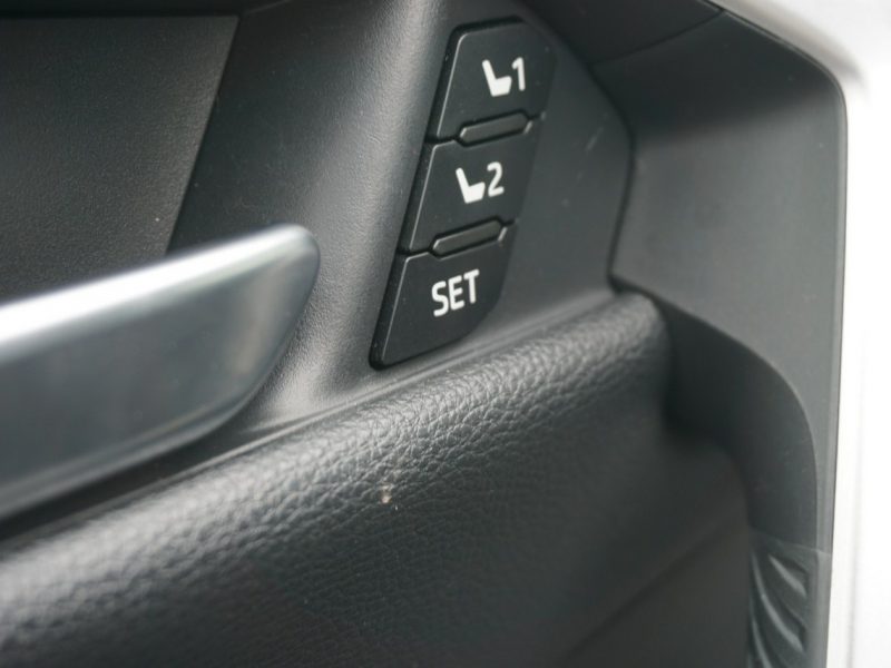 Toyota RAV-4 polski salon, faktura VAT, bogate wyposażenie V (2018)
