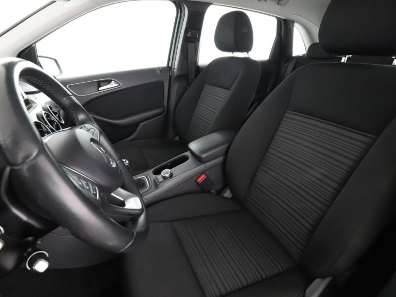 Mercedes B 160 klima auto czujniki parkowania multifunkcja hak W246 (2011-)