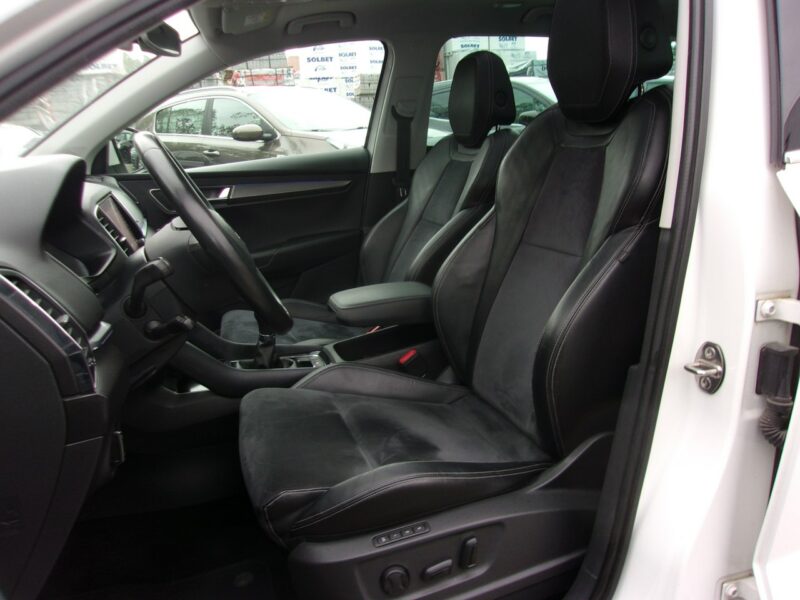 Škoda Karoq Klimatronic 2x, Hak, CarPlay/AndroidAuto, Panorama, Alcantara