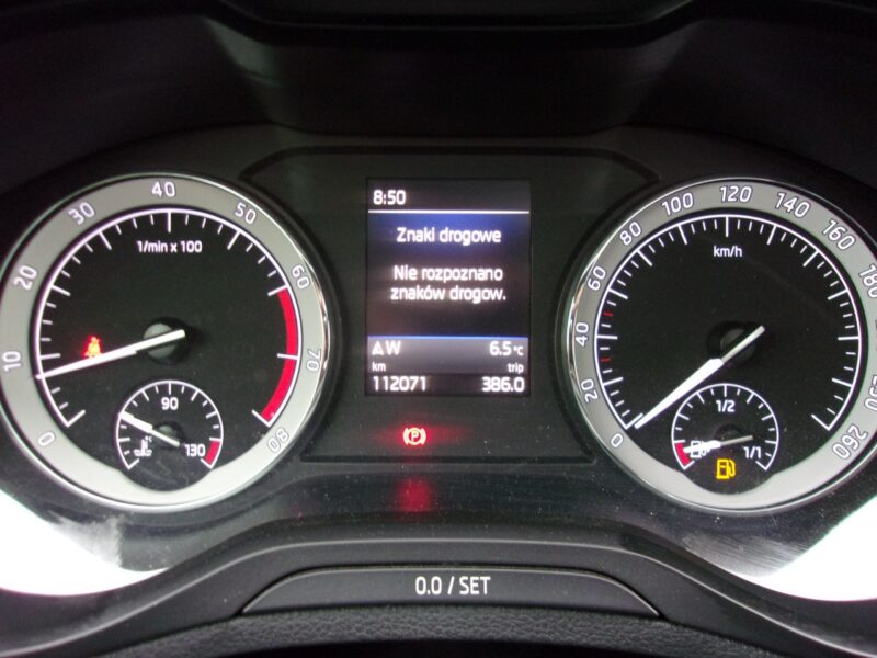 Škoda Karoq Klimatronic 2x, Hak, CarPlay/AndroidAuto, Panorama, Alcantara