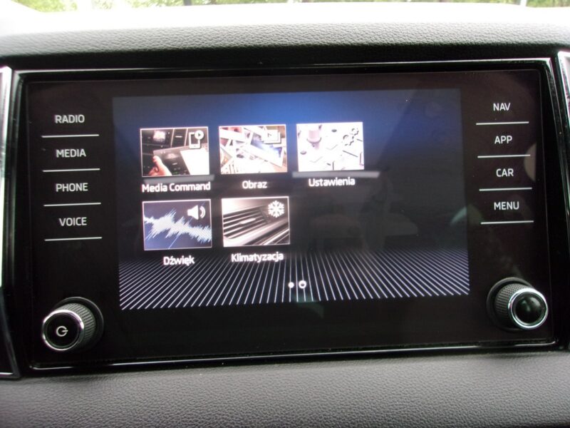 Škoda Karoq Klimatronic 2x, Hak, CarPlay/AndroidAuto, Panorama, Alcantara